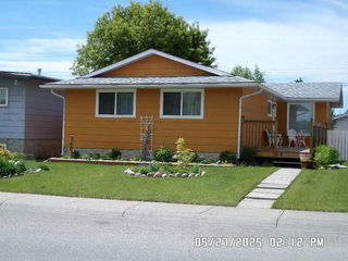 247 Doverview Crescent