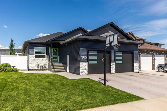 352 Somerside Crescent