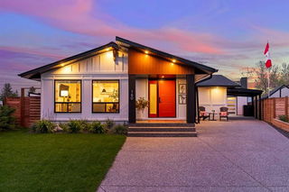 160 Maple Court Crescent