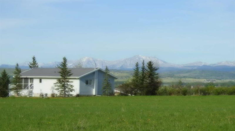 128256 402 Avenue W, Rural Foothills County, Alberta