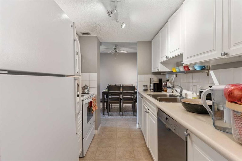 303, 30 Mchugh Court NE, Mayland Heights — interior photo 5