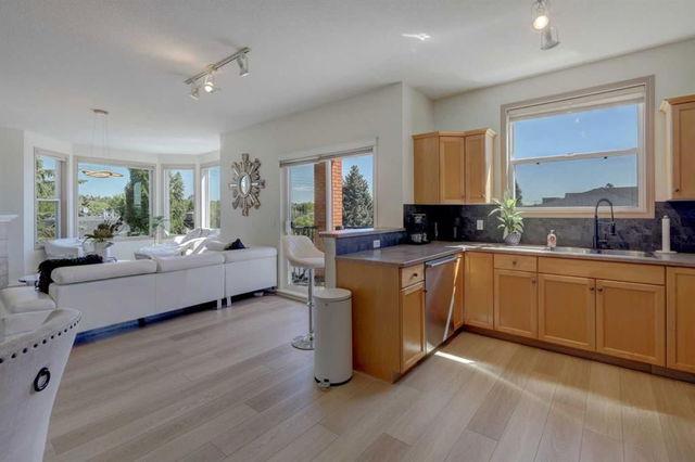 302 - 2134 Kensington Road