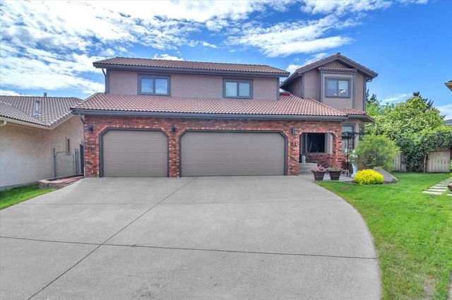 31 Hawkside Close
