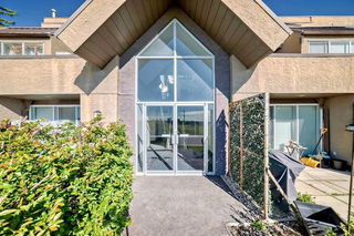 5 - 212 Village Terrace