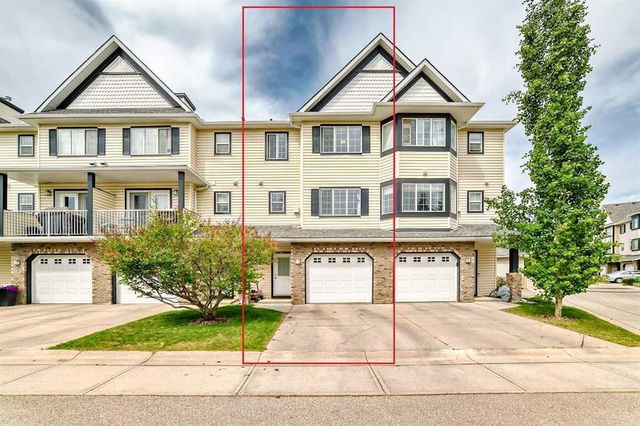 11 Cougar Ridge Mews