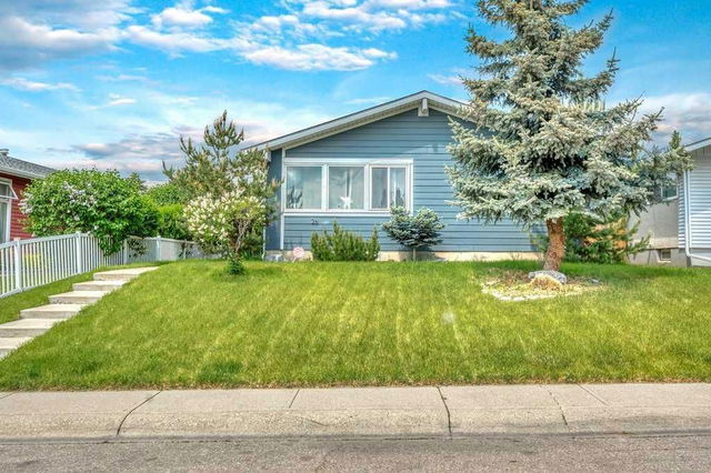 28 Van Horne Crescent
