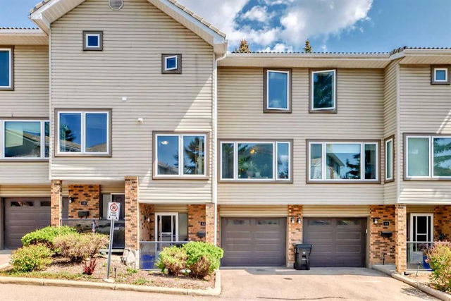 12 Coachway Gardens