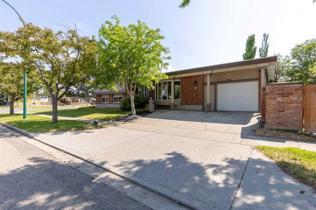 302 Laval Boulevard