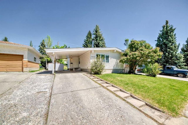1058 Northmount Drive