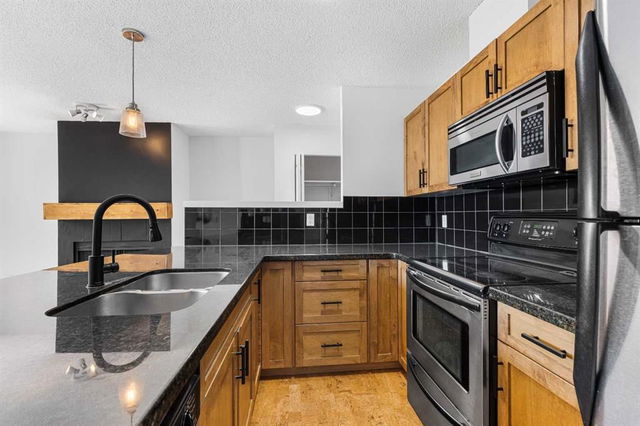 6 - 210 Village Terrace