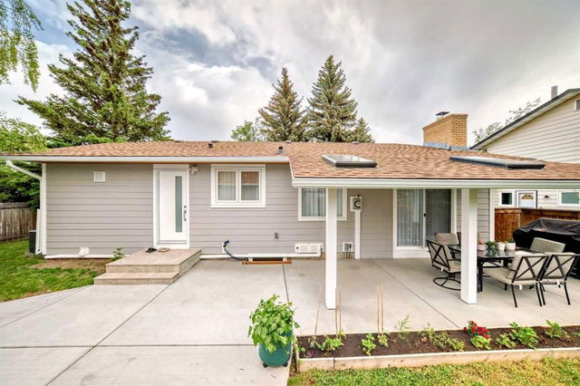 16 Brookpark Crescent SW