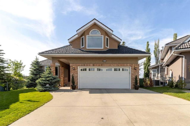 33 LAKESIDE GREENS CLOSE