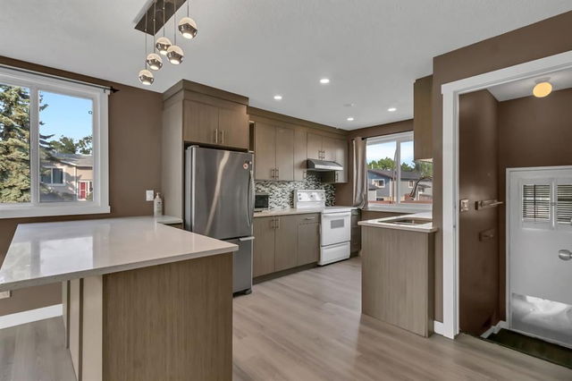 7 Castledale Way NE
