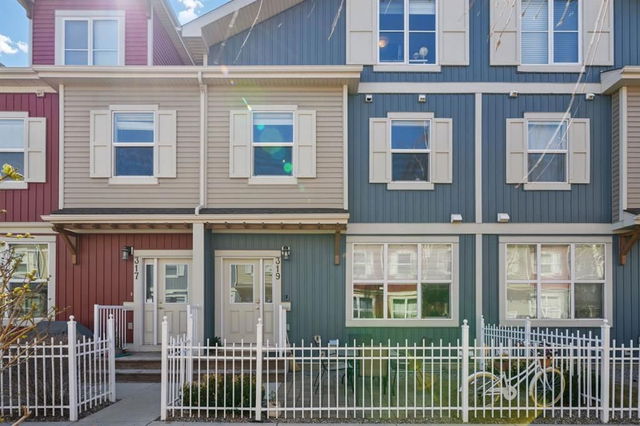 319 - 10 Auburn Bay Avenue