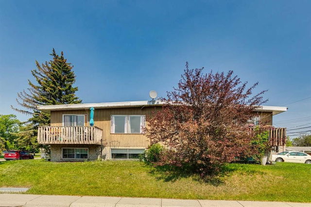 7510 & 7512 Huntridge Crescent