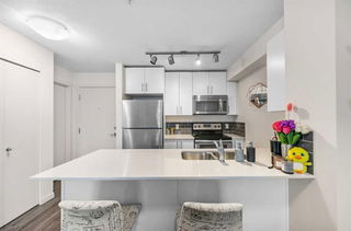 1214 - 181 Skyview Ranch Manor