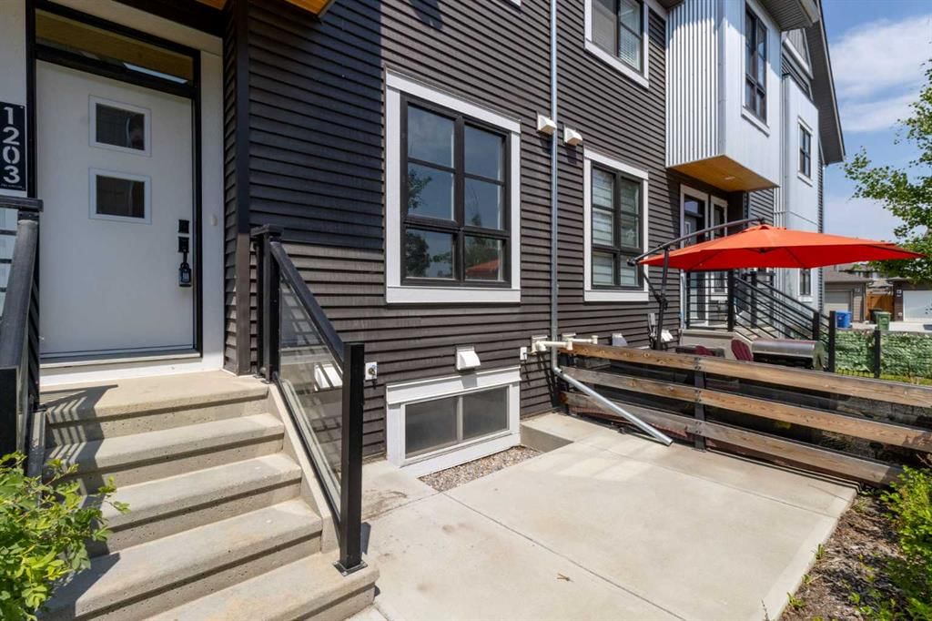 Listing Image 4