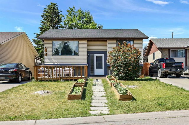 136 Aboyne Place NE