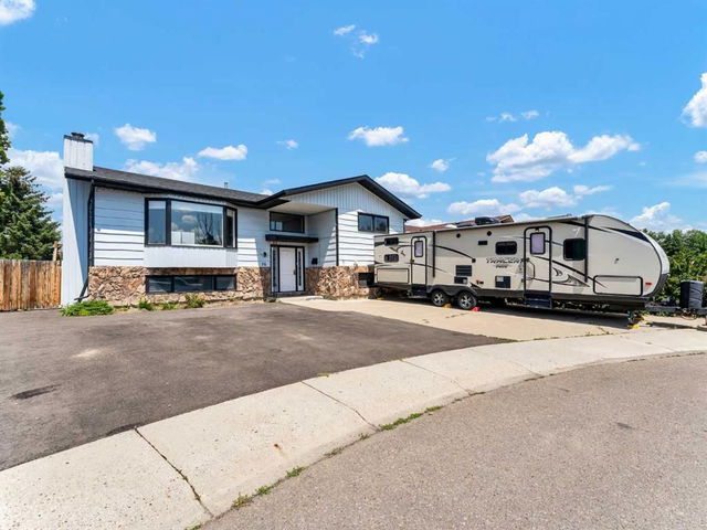 16 Iris Court SE