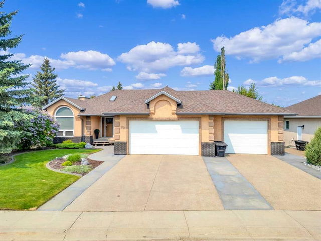 20 Lakes Close