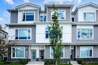 237 Saddlepeace Crescent NE