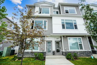235 Saddlepeace Crescent NE