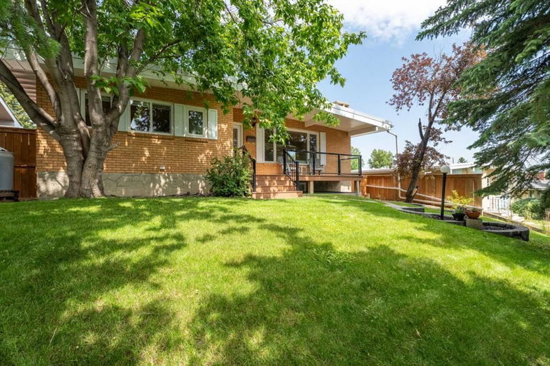 1028 Thorneycroft Drive NW, Calgary, Alberta