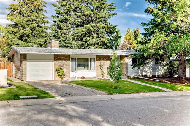 368 Capri Crescent NW