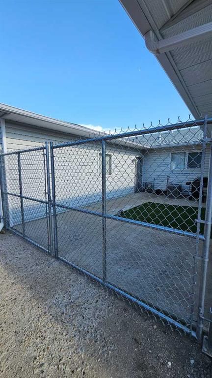 207 Centre Avenue NE, Milk River, T0K 1M0 | Image 2