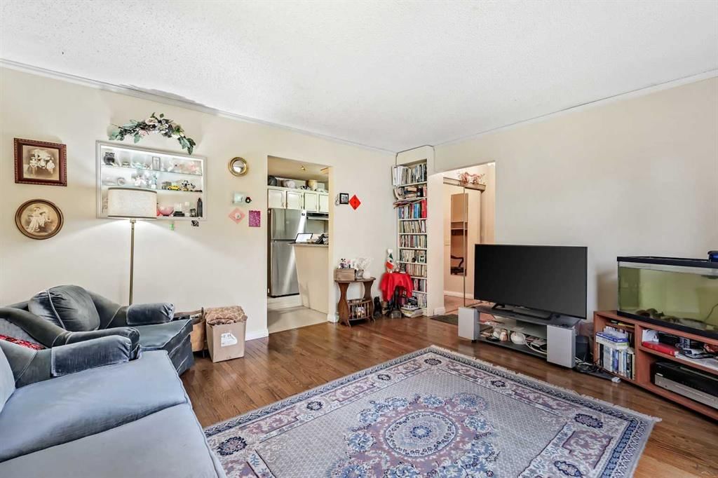 Listing Image 8