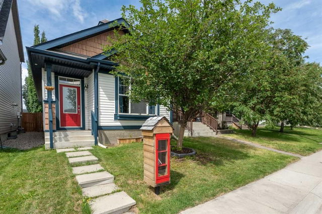 203 Auburn Bay Heights SE