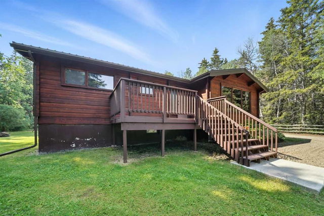 425 Lobstick Trail