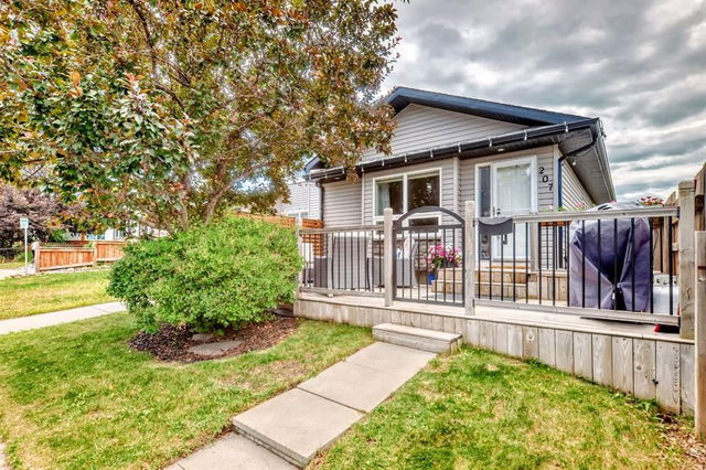 207 Deerview Way SE
