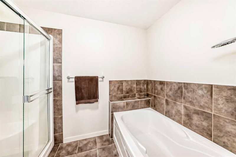 208 - 141 Mountain Street, Cochrane, T4C 1Z5 | Image 3