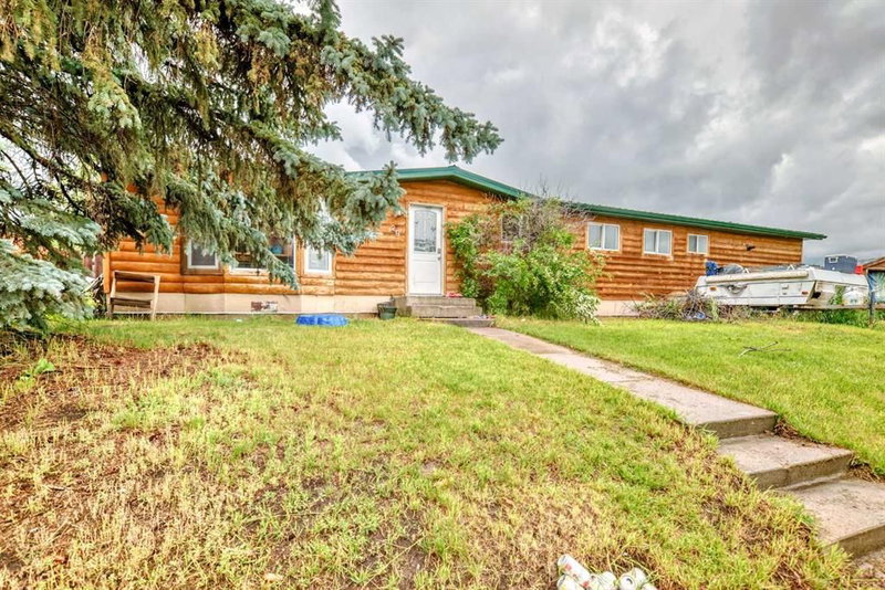 28 Riley Street NE, High River, T1V 1G5 | Image 2