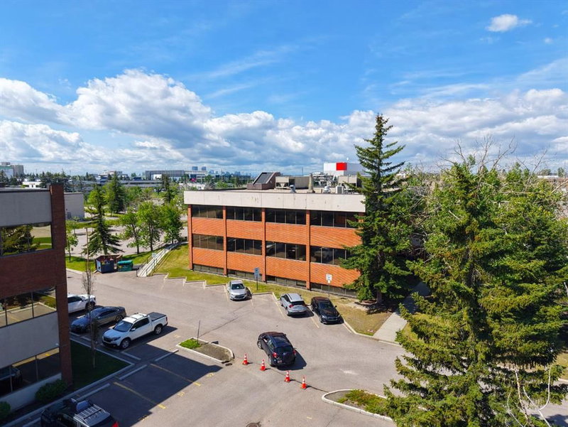 2711 39 Avenue NE, Calgary, T1Y 4T8 | Image 2