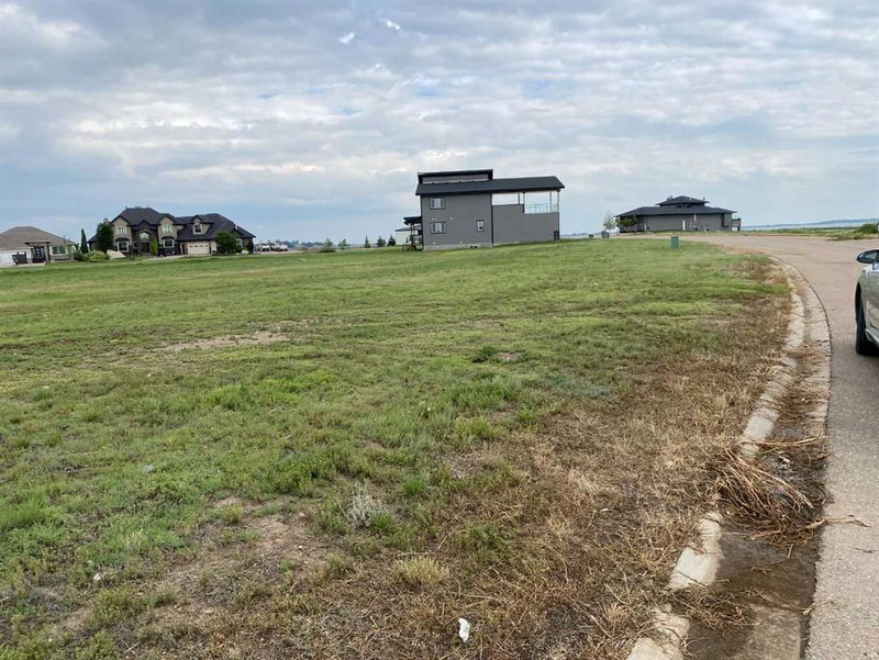 35 Kingfisher Estates, Lake Newell Resort, T1R 0X5 | Image 2