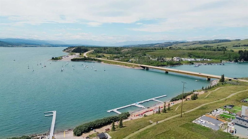 236 Cottage Club Crescent, Rural Rocky View County, T4C 1B1 | Image 2