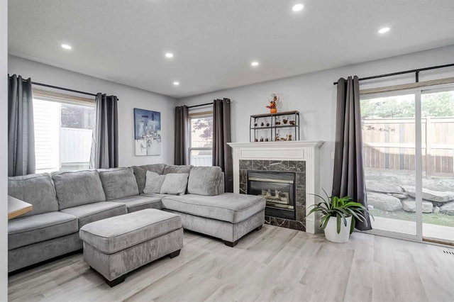 83 Country Hills Villas NW