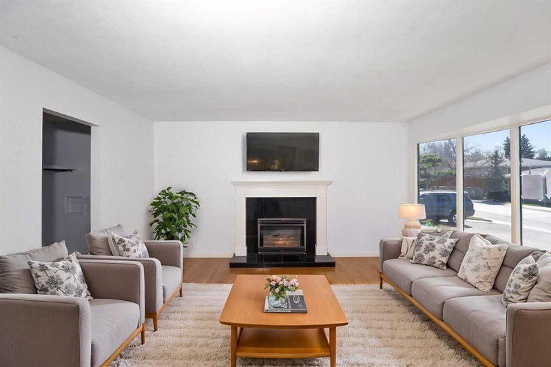 12112 Canfield Road SW, Calgary, T2W 1V2 | Image 2