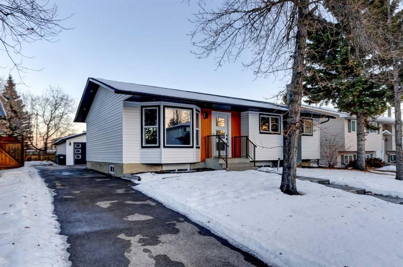 392 Cantrell Drive SW, Calgary, T2W 2E4 | Image 2