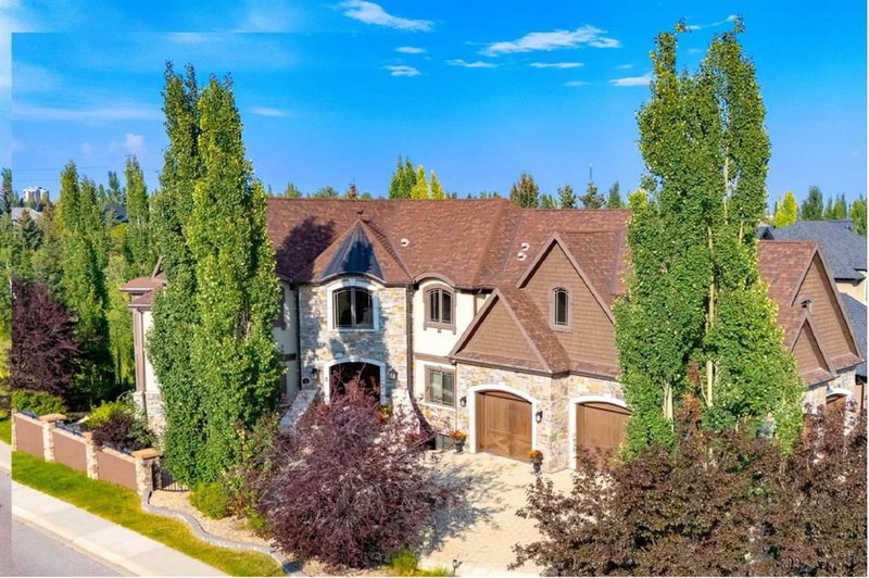 4 Aspen Ridge Bay SW, Calgary, T3H5M3 | Image 2