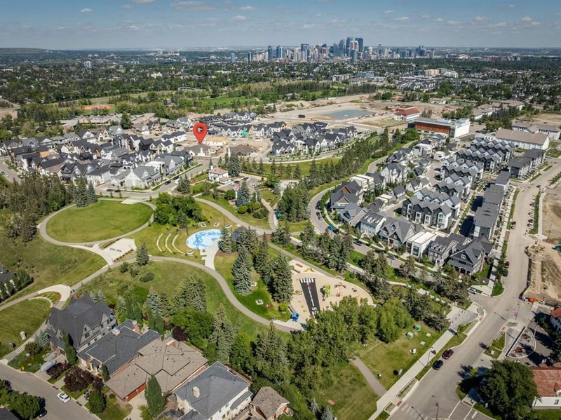 8 Calais Lane SW, Calgary, T3E 7K1 | Image 2