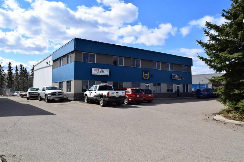 2 - 8121 49 Avenue Close, Red Deer, T4P 2V5 | Image 2