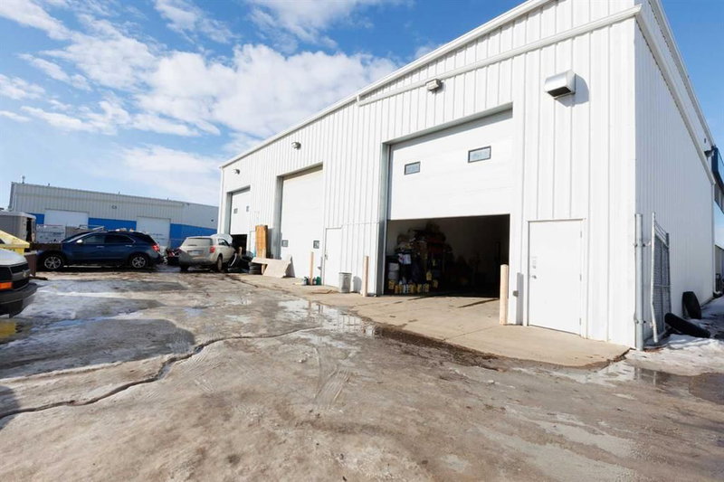 2 - 8121 49 Avenue Close, Red Deer, T4P 2V5 | Image 3