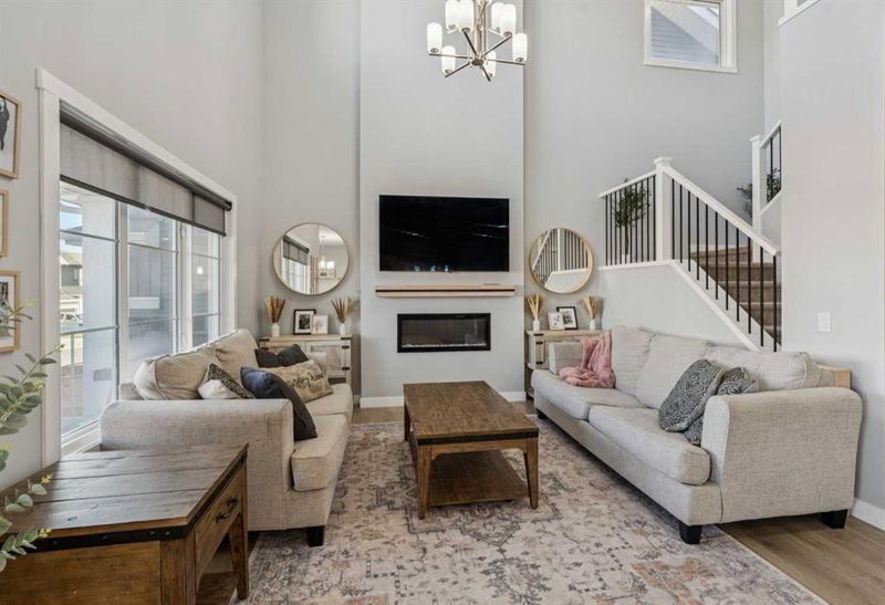 504 Creekrun Lane SW, Airdrie, T4B 5J9 | Image 2