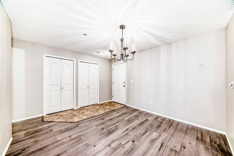 312 - 17 Country Village Bay NE, Calgary, T3K5Z3 | Image 3