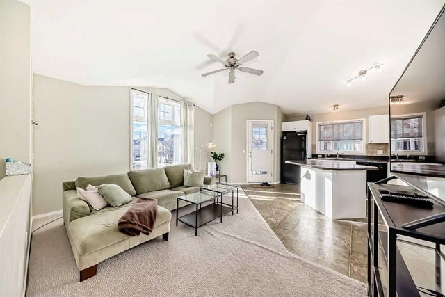 205 - 20 Panatella Landing NW