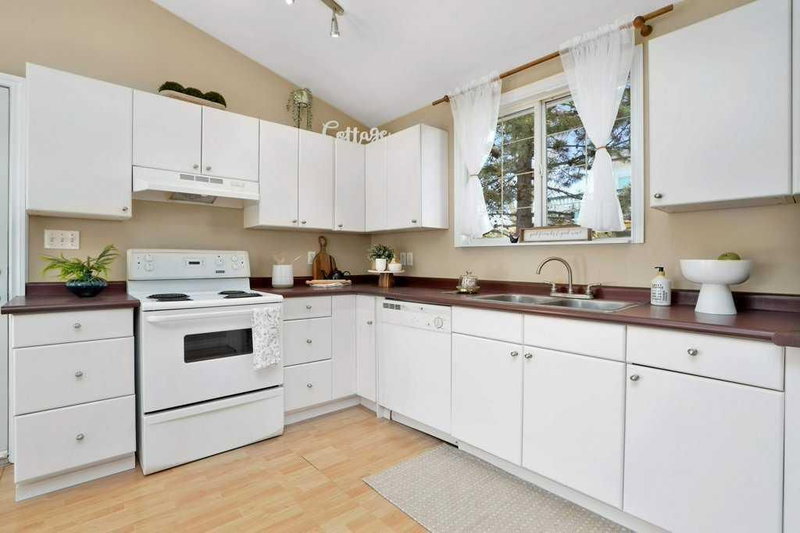 8 Sunnyside Drive, Sunnyside — interior photo 6