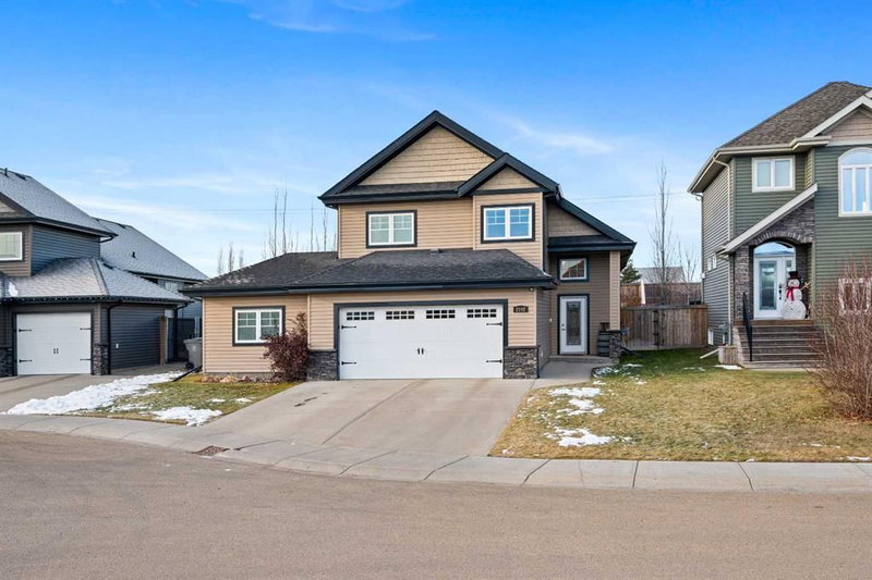 2102 58A Avenue Close, Lloydminster, T9V 3N3 | Image 2